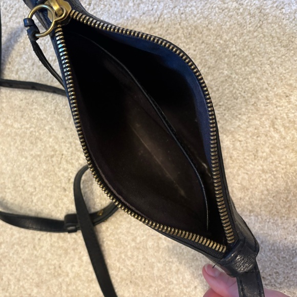 Madewell Black Simple Crossbody Bag - Picture 6 of 9